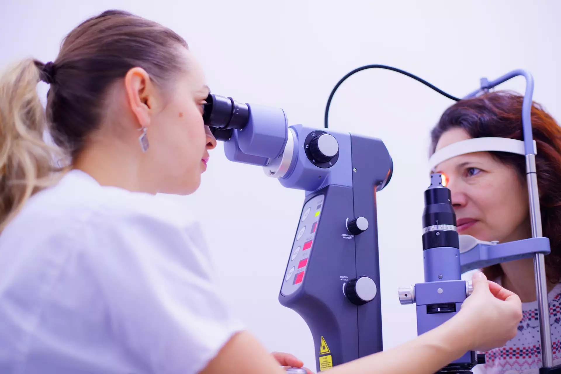 woman having an exam for glaucoma